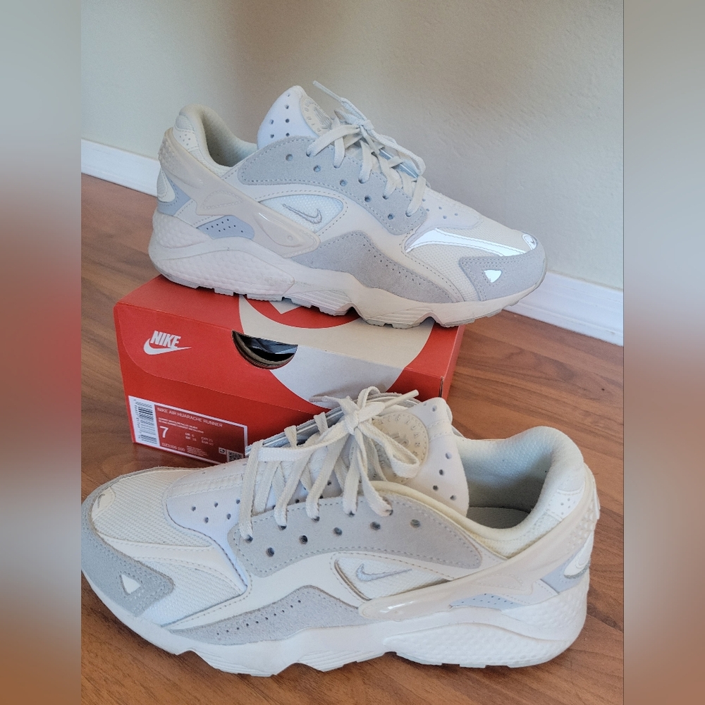 NEW Nike Huaraches Runners